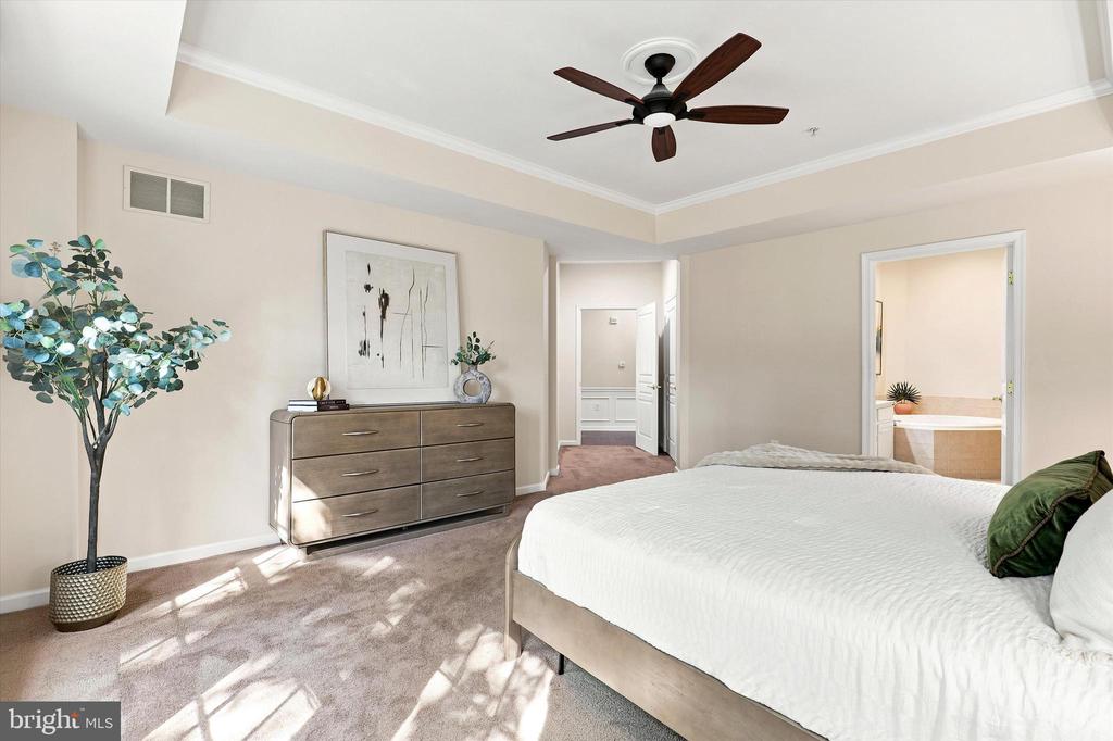 6102 LILAC COURT