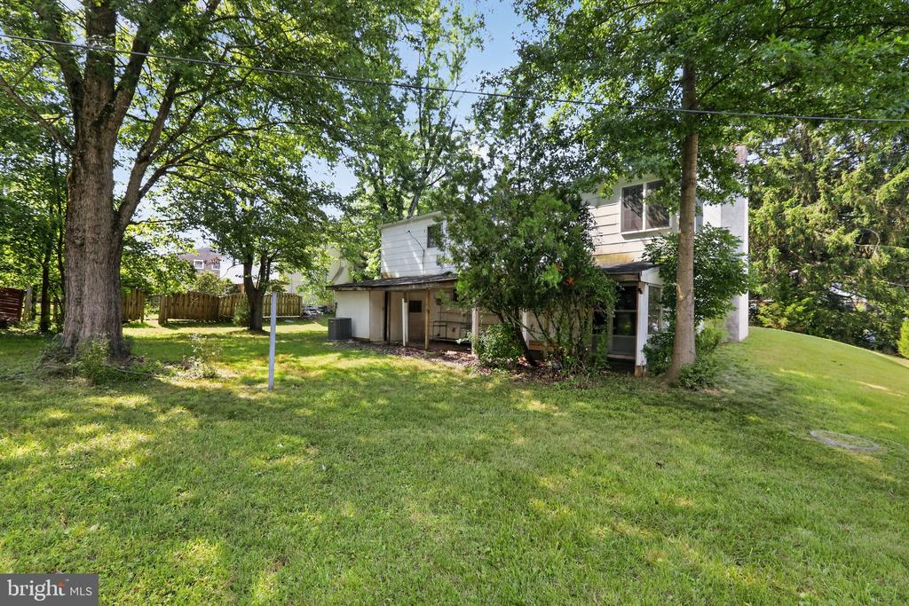 807 YORKTOWN STREET