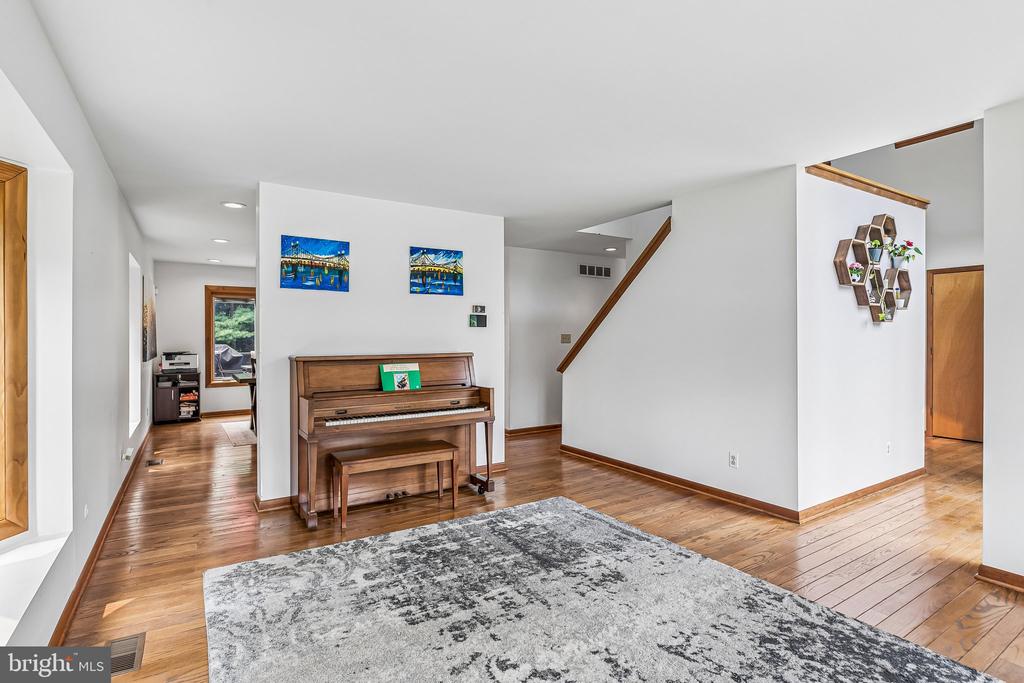 7 HAYCROFT DRIVE