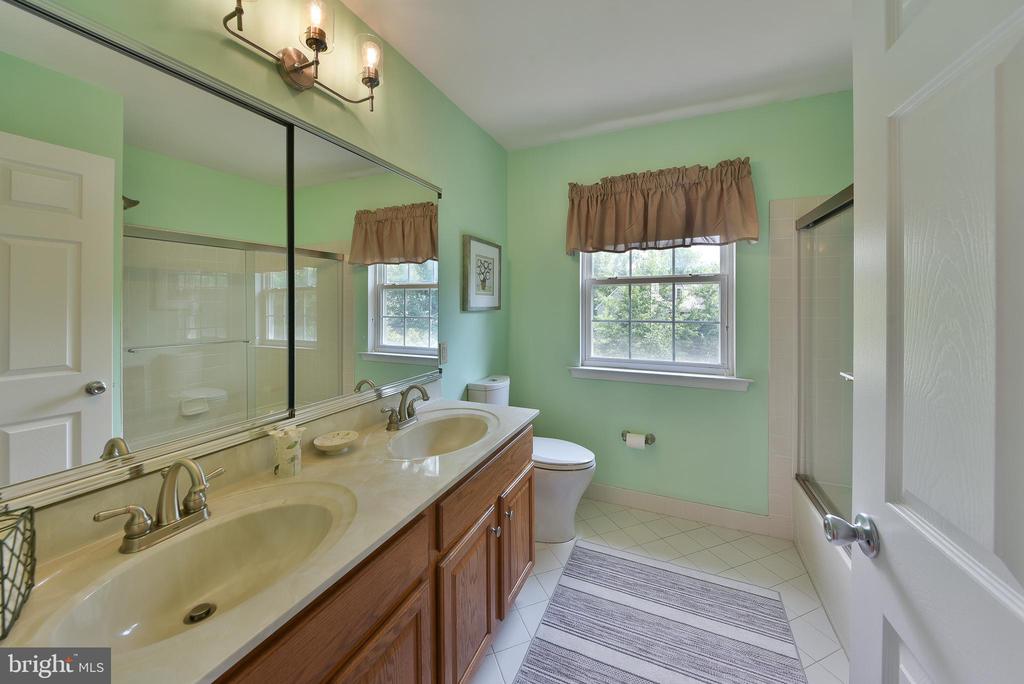 414 FOREST LANE