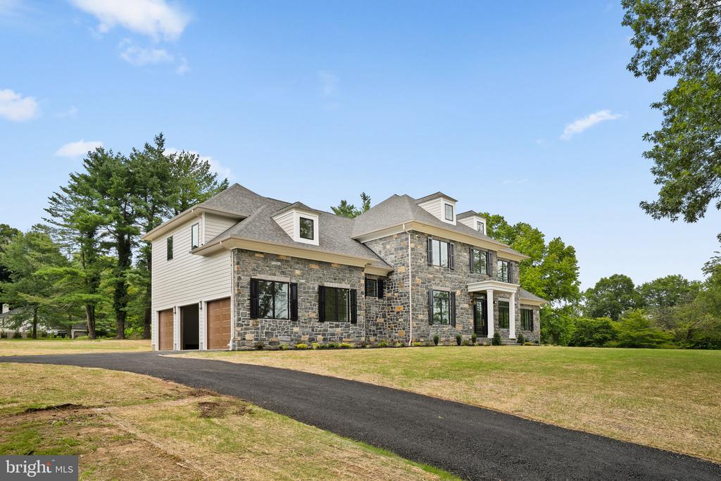 725 W CURRY DRIVE