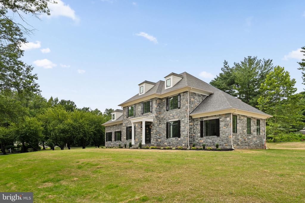 725 W CURRY DRIVE