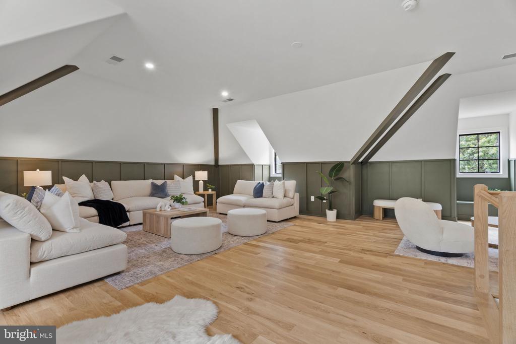 725 W CURRY DRIVE