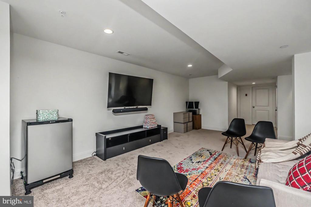 104 LARRABEE WAY