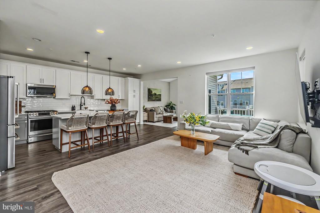 104 LARRABEE WAY