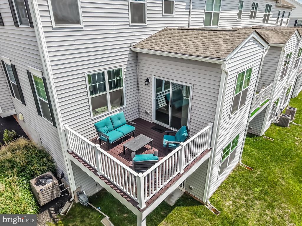 104 LARRABEE WAY