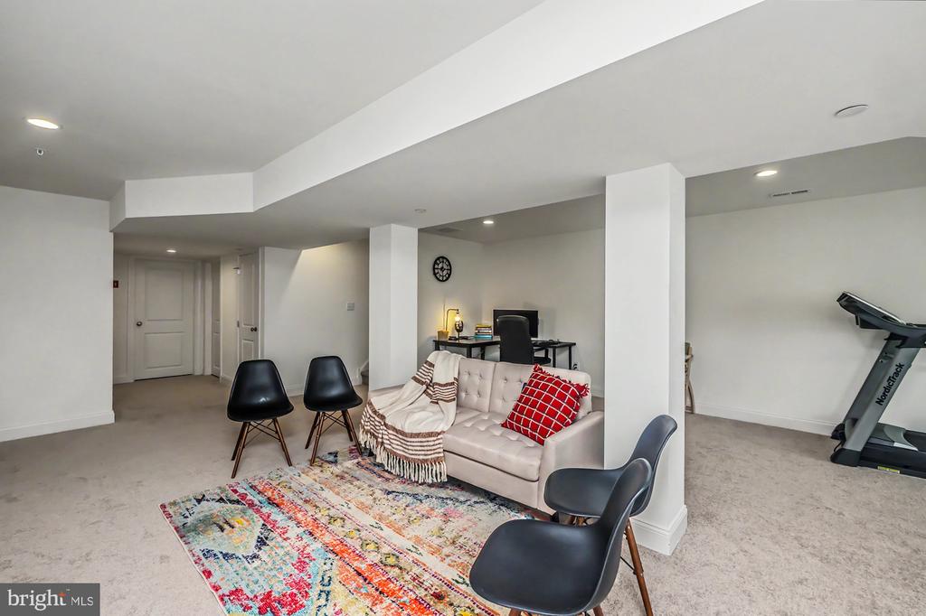 104 LARRABEE WAY