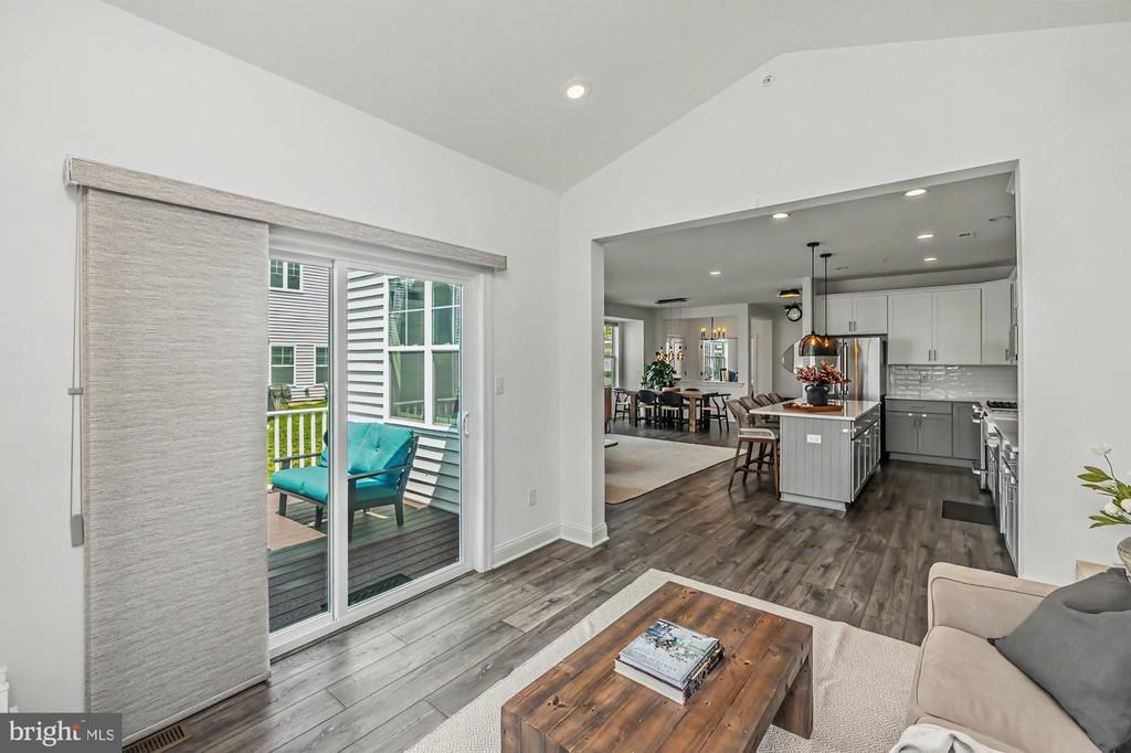104 LARRABEE WAY