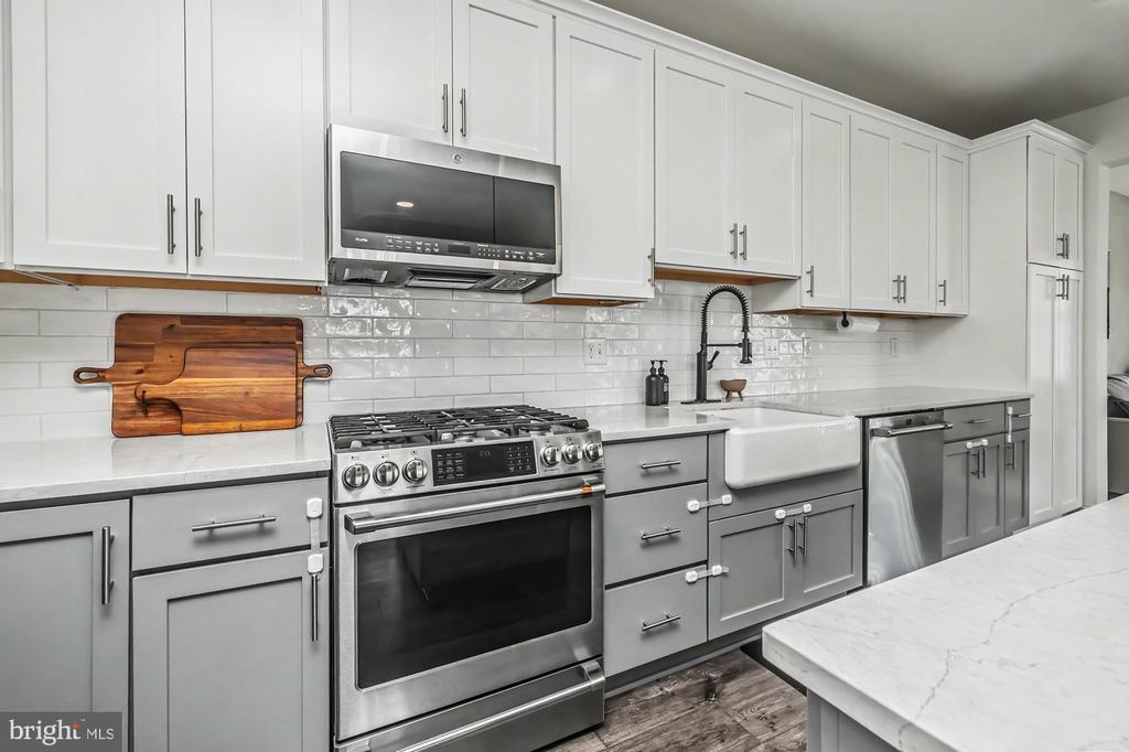 104 LARRABEE WAY