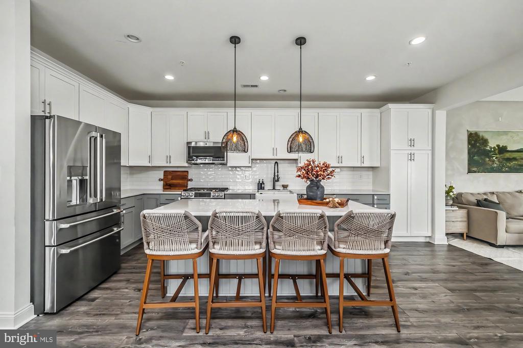 104 LARRABEE WAY
