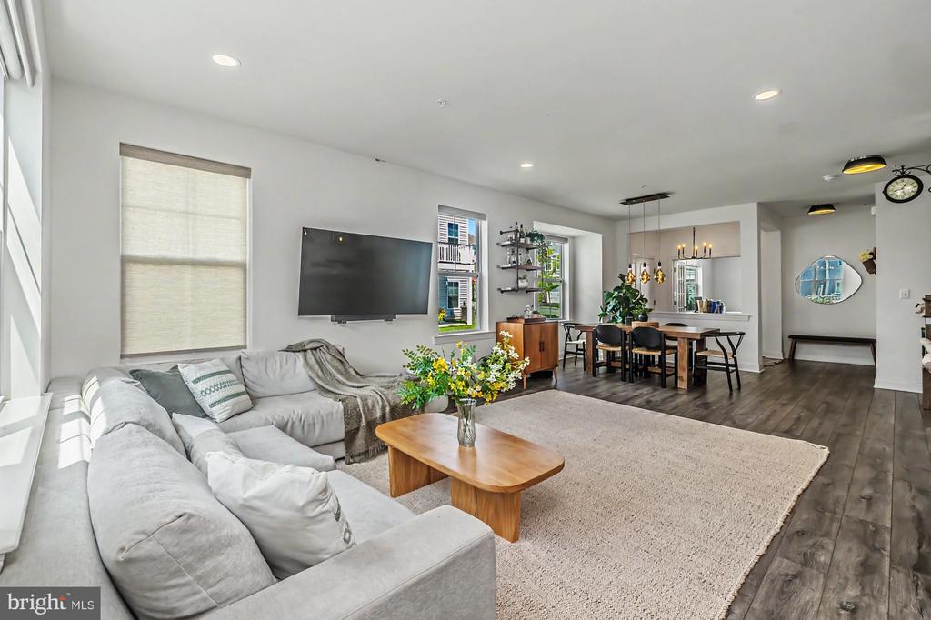 104 LARRABEE WAY
