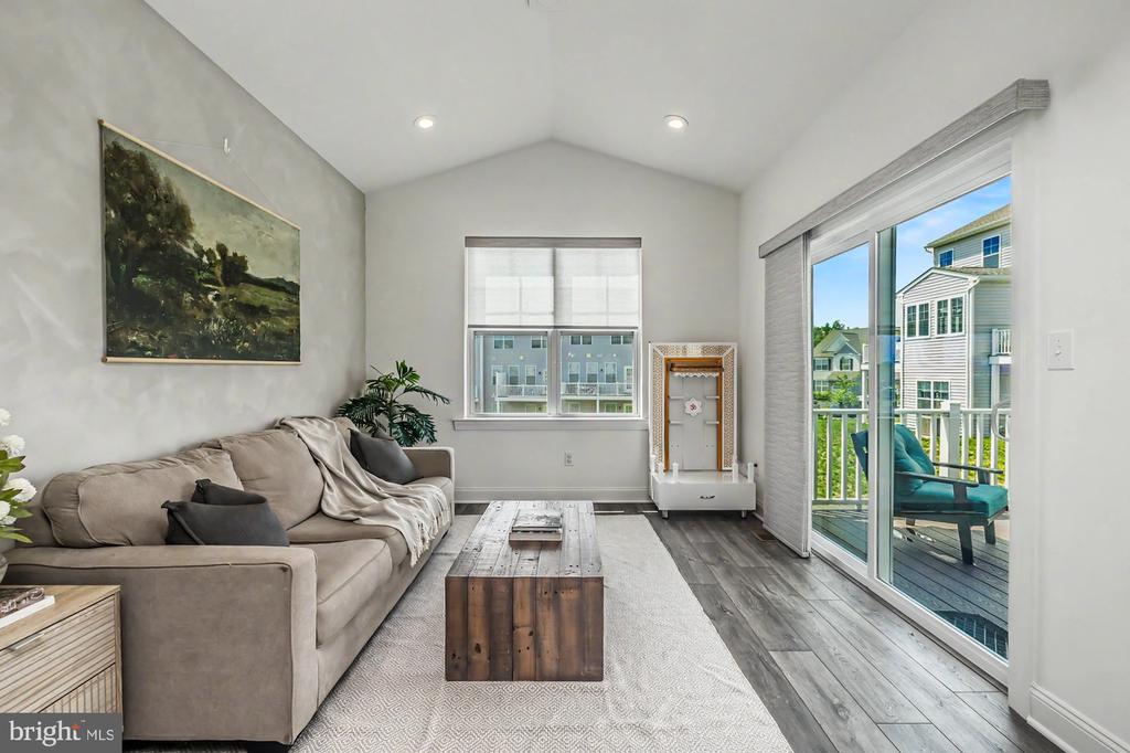 104 LARRABEE WAY