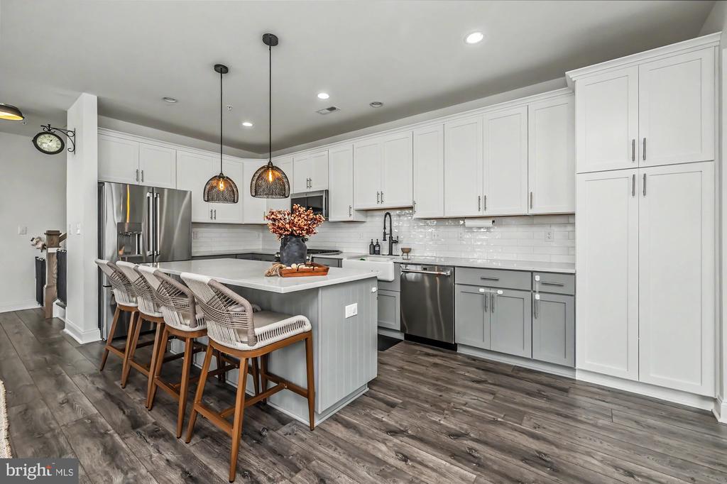 104 LARRABEE WAY