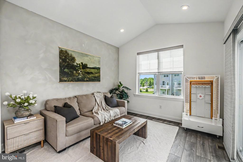 104 LARRABEE WAY