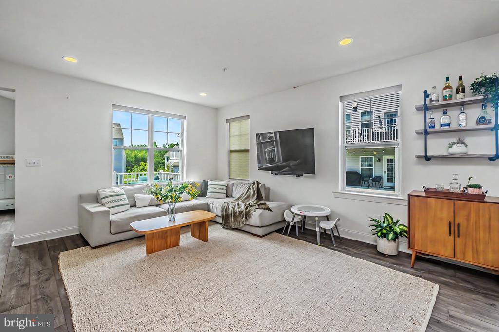 104 LARRABEE WAY