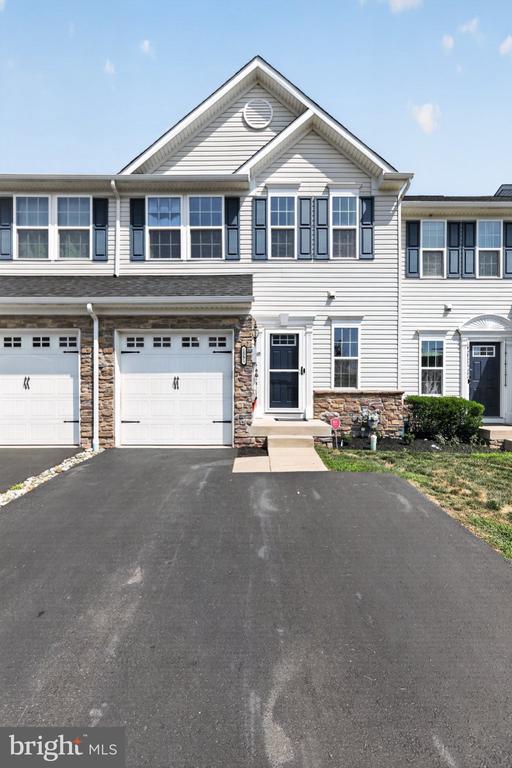 1551 EMILY COURT