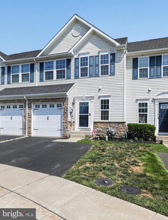 1551 EMILY COURT