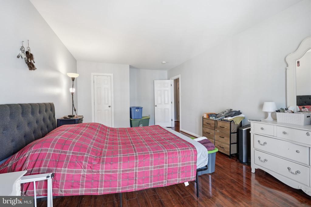 1003 MIDDLETON PLACE