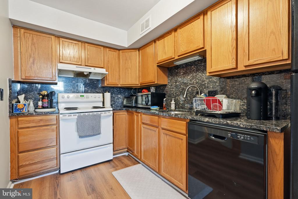 1003 MIDDLETON PLACE