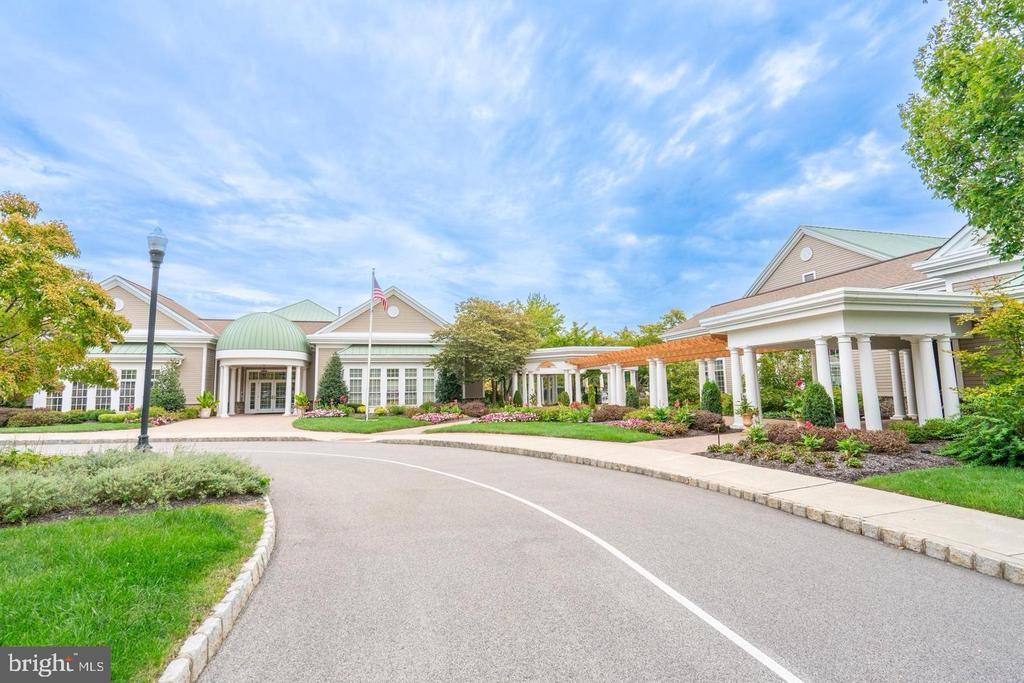 425 PRIMROSE DRIVE