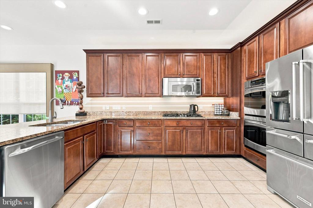 425 PRIMROSE DRIVE