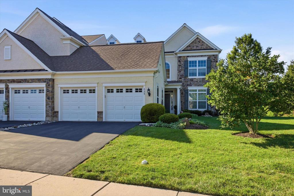 425 PRIMROSE DRIVE