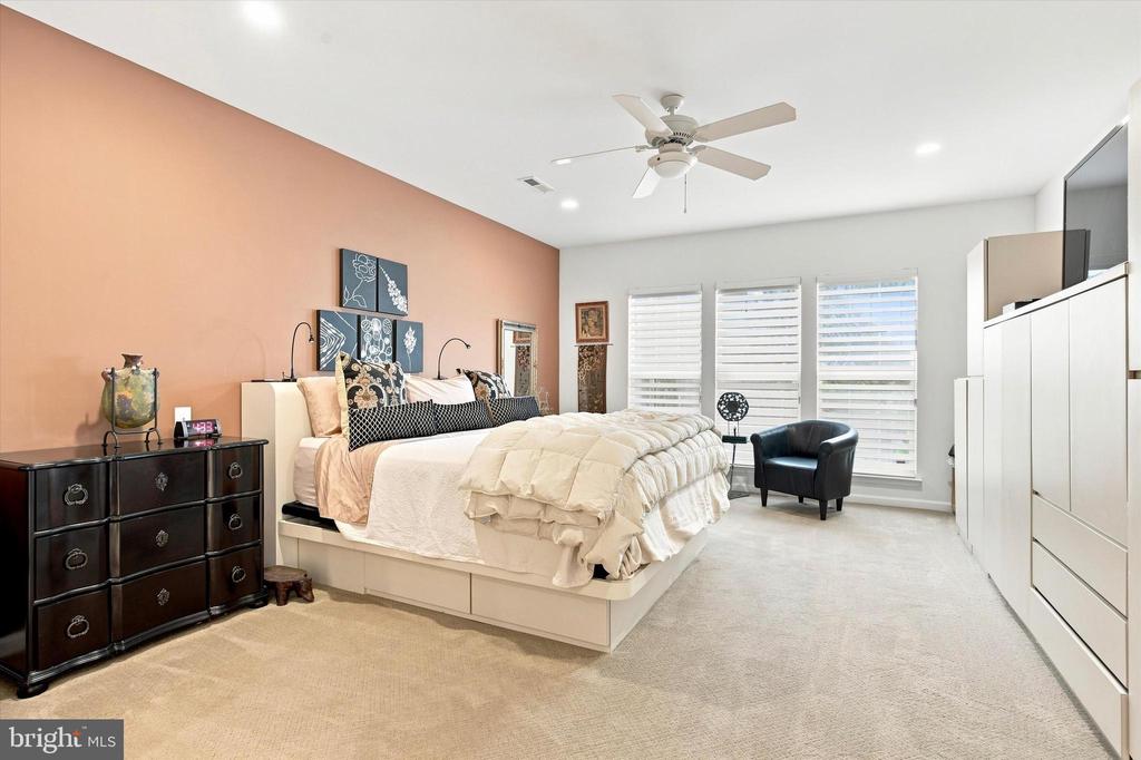 425 PRIMROSE DRIVE