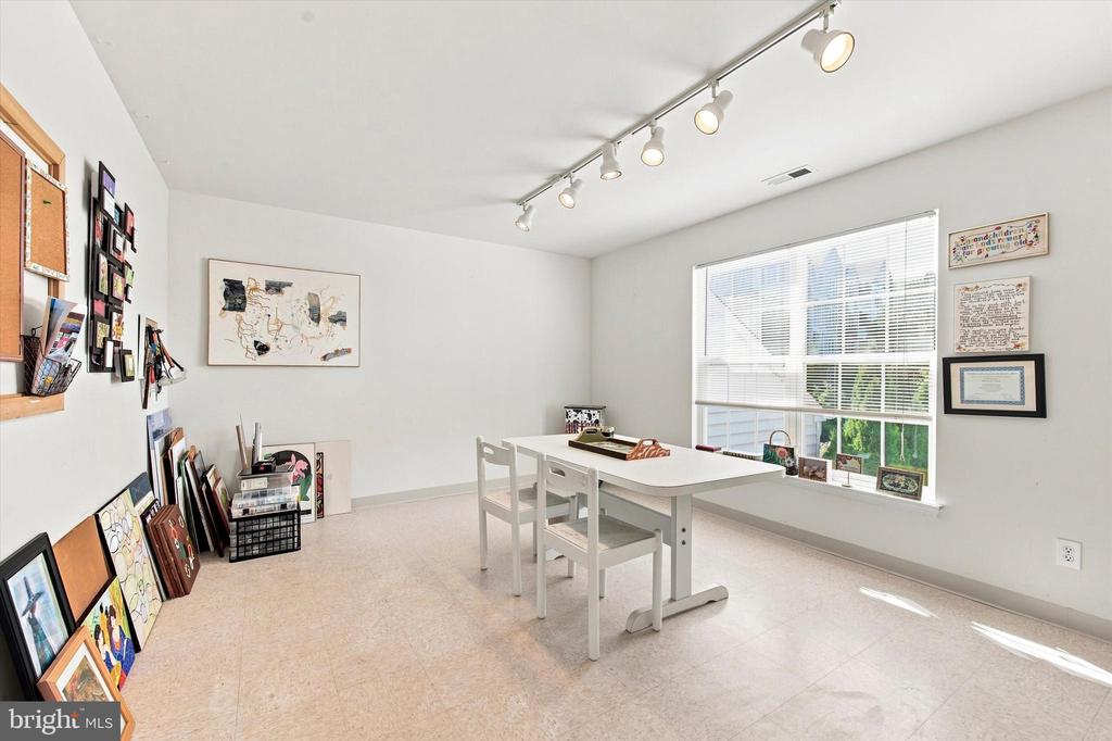 425 PRIMROSE DRIVE