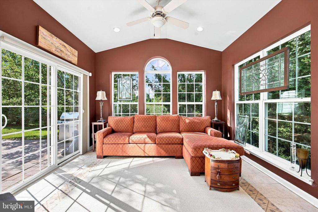 425 PRIMROSE DRIVE