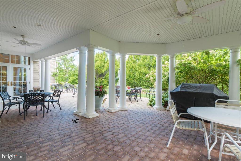 425 PRIMROSE DRIVE