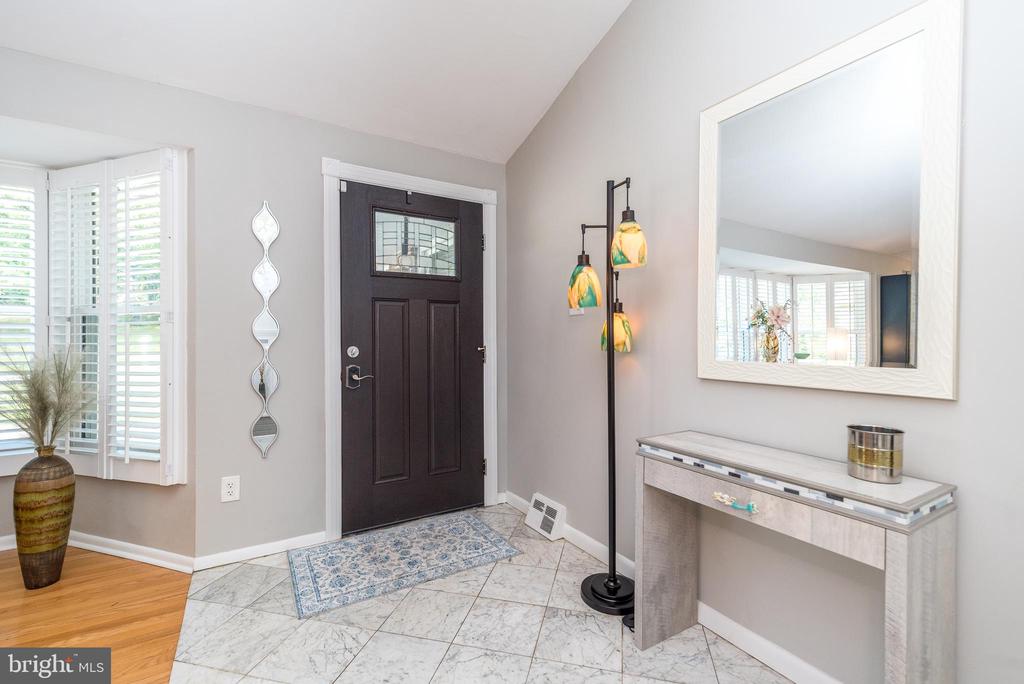 608 ORIOLE LANE