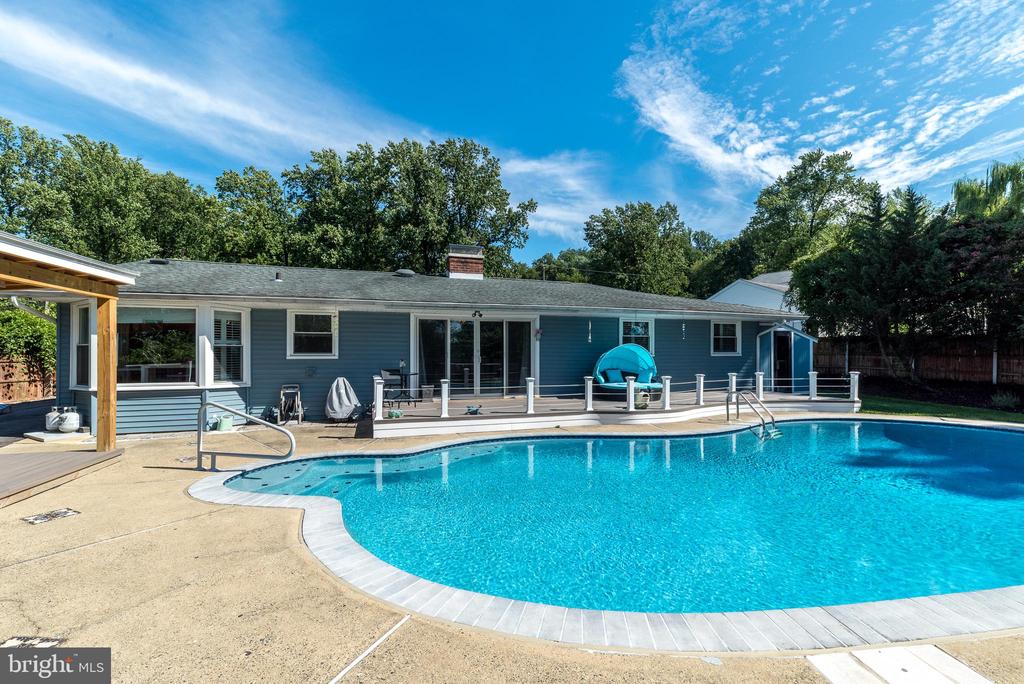 608 ORIOLE LANE