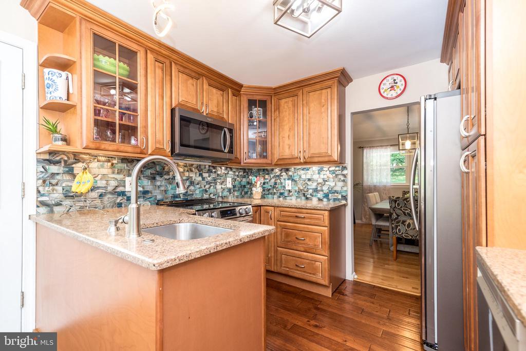 608 ORIOLE LANE