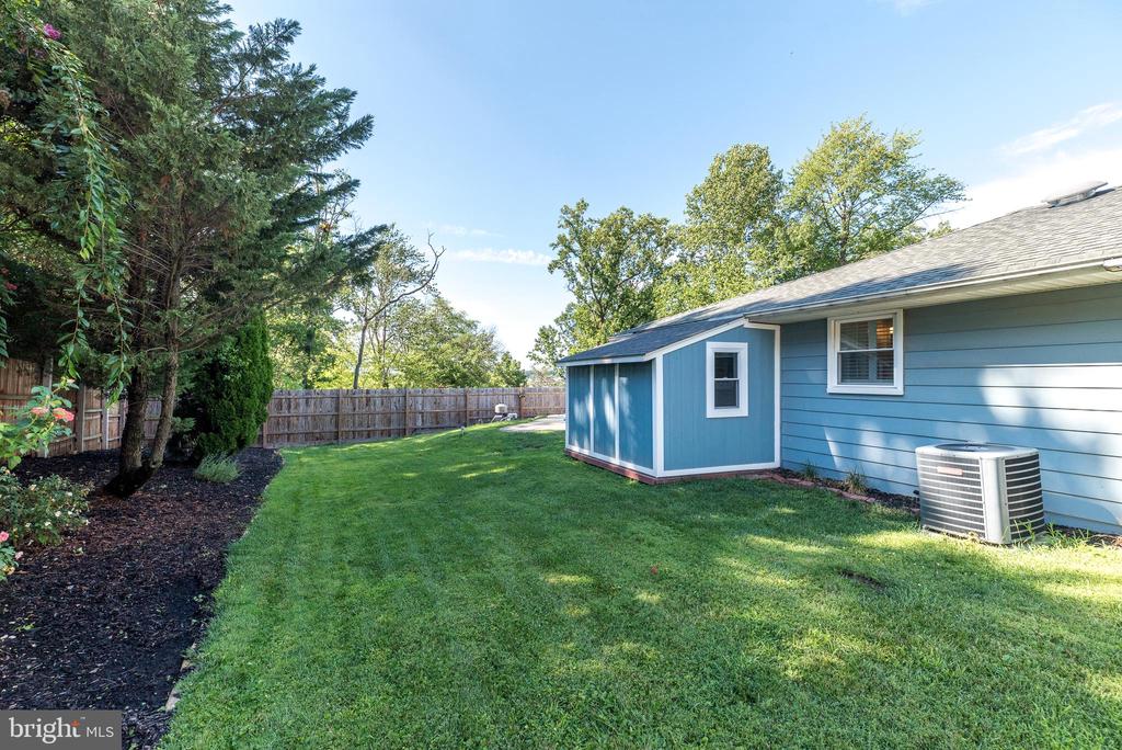 608 ORIOLE LANE