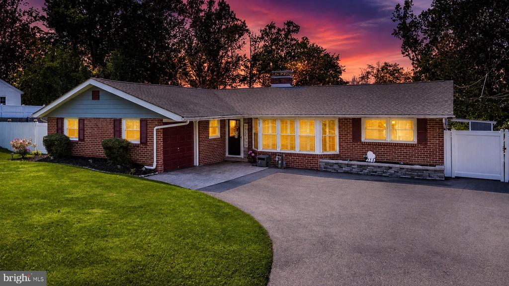 608 ORIOLE LANE