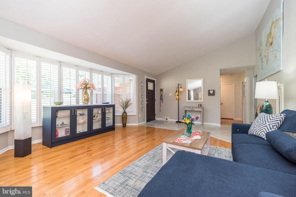 608 ORIOLE LANE