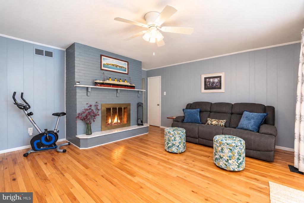 608 ORIOLE LANE