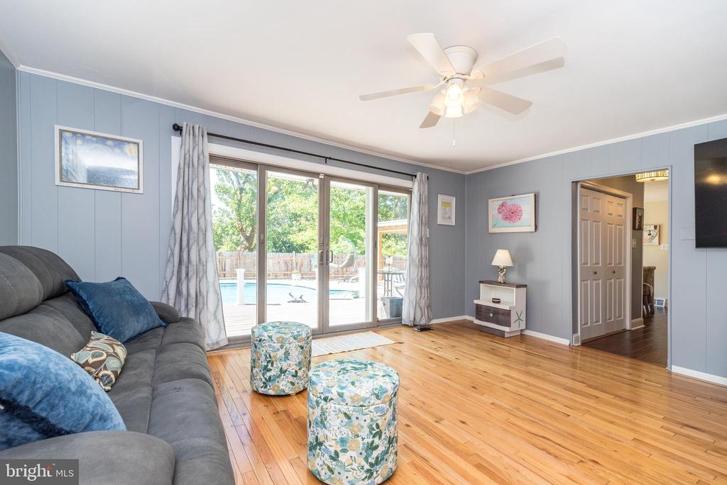 608 ORIOLE LANE