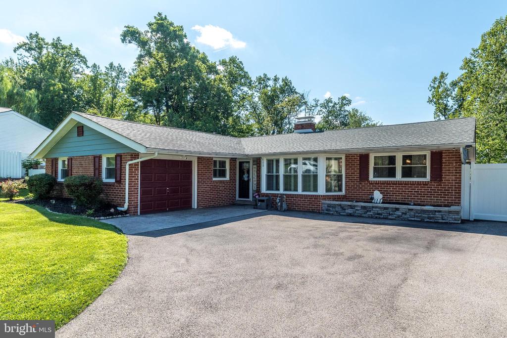 608 ORIOLE LANE