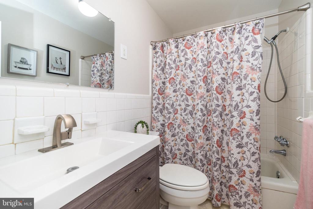 608 ORIOLE LANE