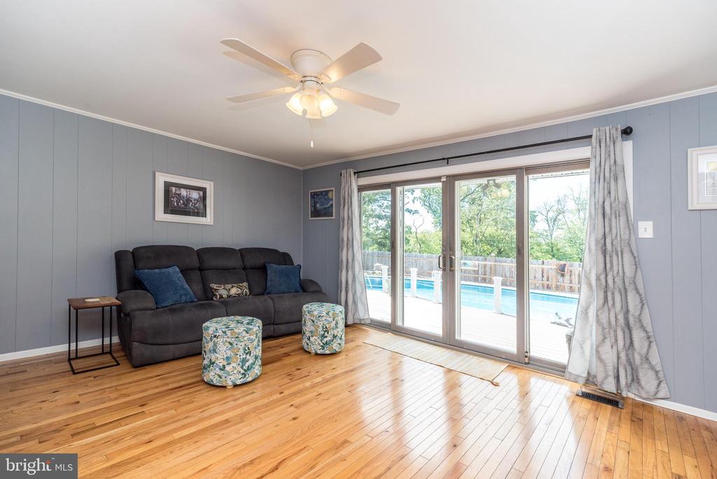 608 ORIOLE LANE