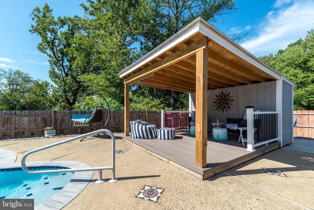 608 ORIOLE LANE