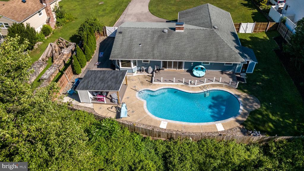 608 ORIOLE LANE