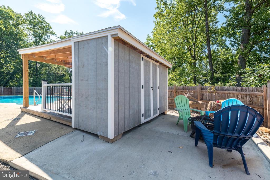 608 ORIOLE LANE