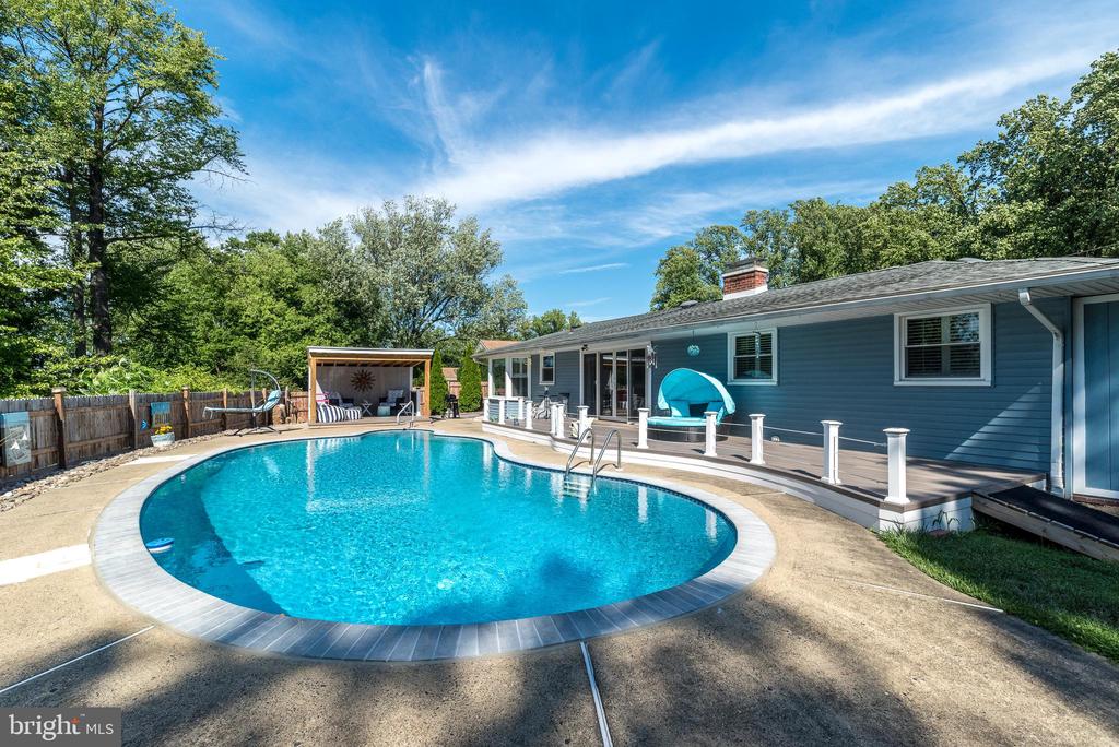 608 ORIOLE LANE