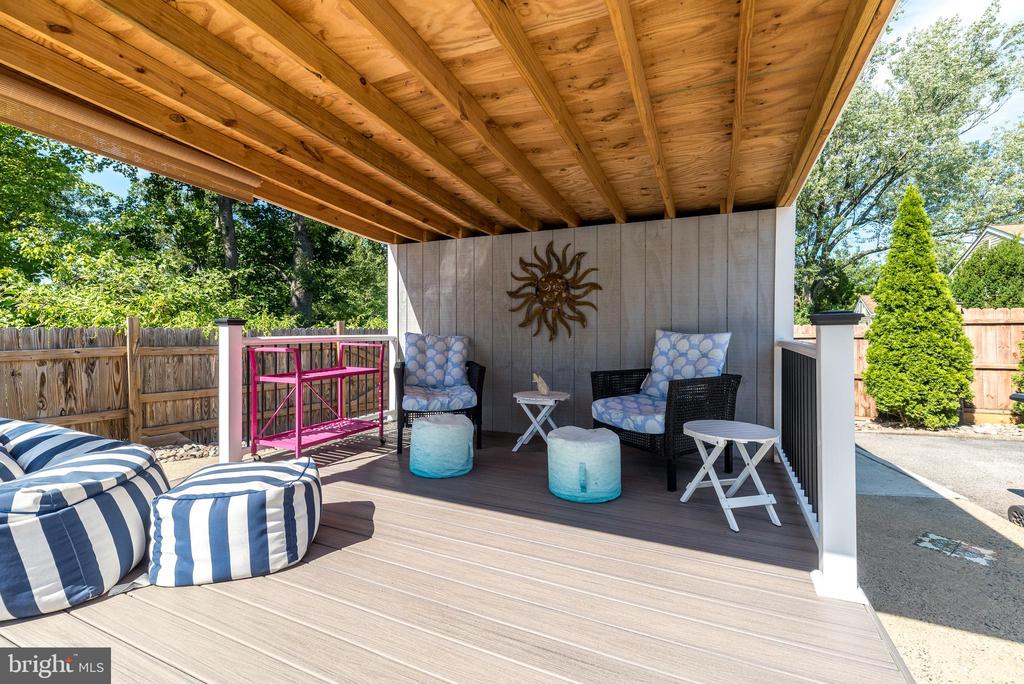 608 ORIOLE LANE
