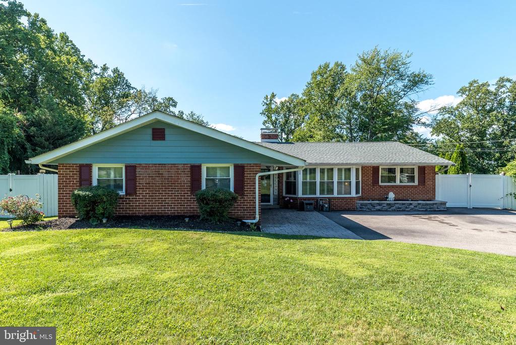 608 ORIOLE LANE