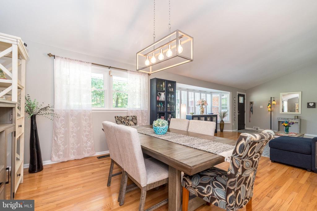 608 ORIOLE LANE