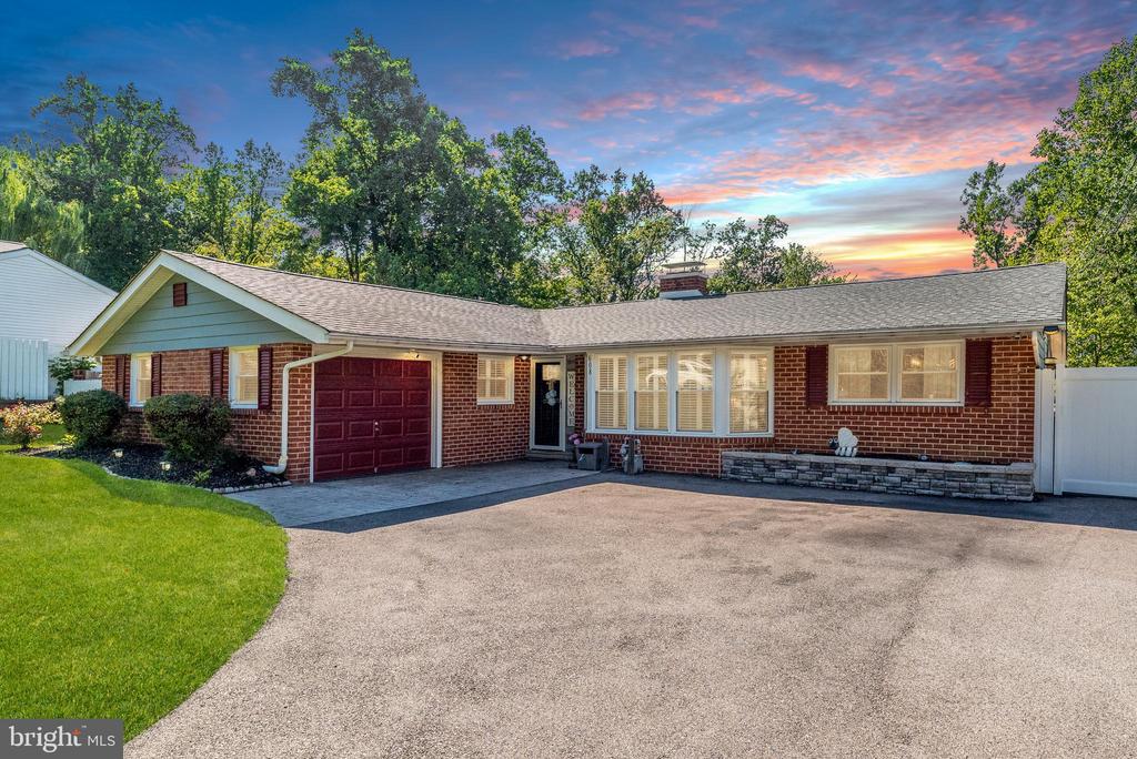608 ORIOLE LANE
