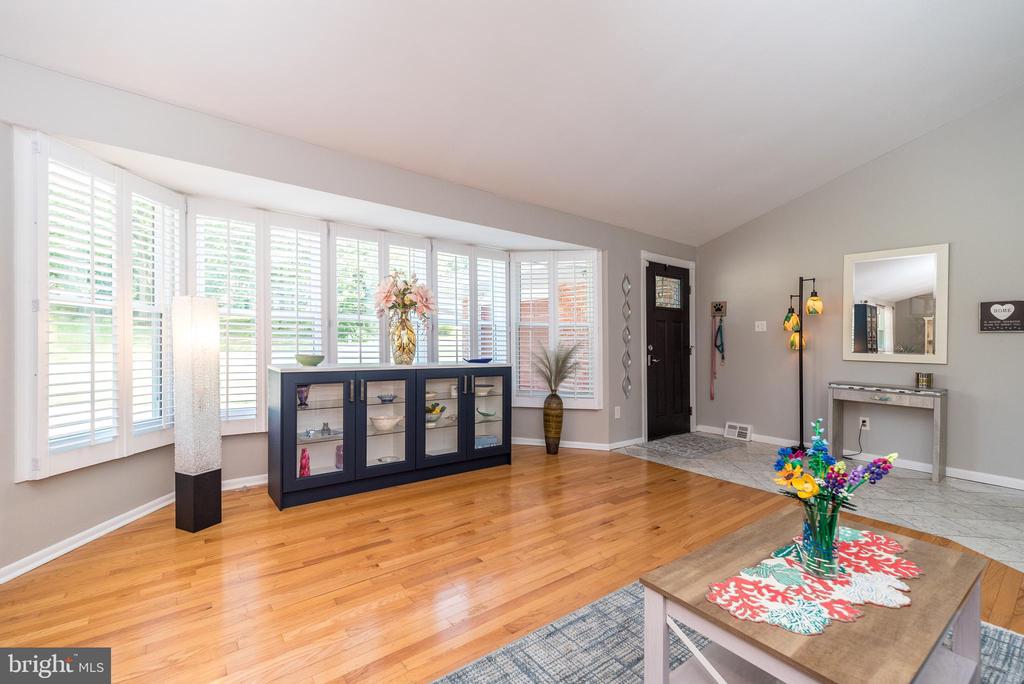 608 ORIOLE LANE